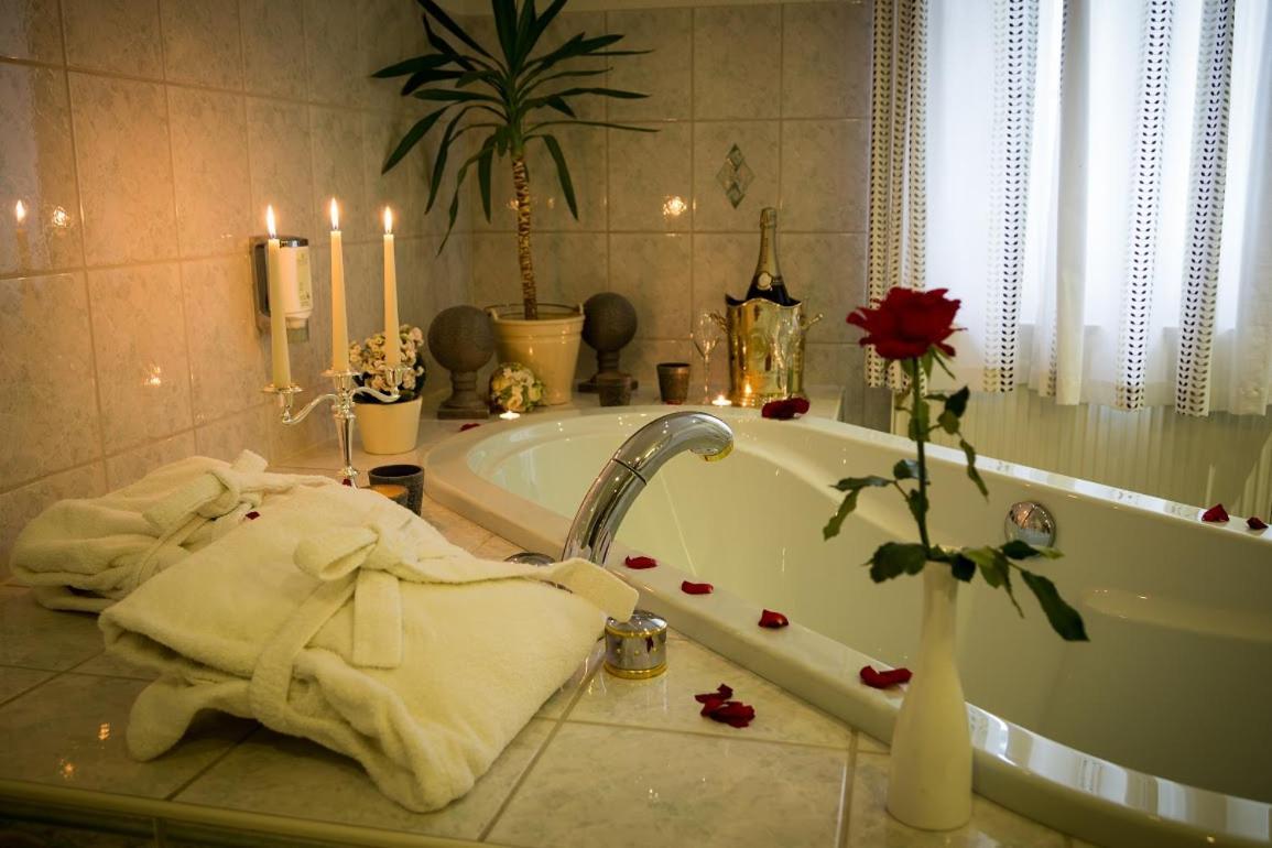 Romantik Hotel Zum Lindengarten 쿠로르트존스도르프 외부 사진