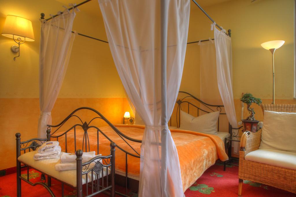 Romantik Hotel Zum Lindengarten 쿠로르트존스도르프 객실 사진
