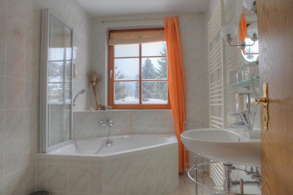 Romantik Hotel Zum Lindengarten 쿠로르트존스도르프 객실 사진