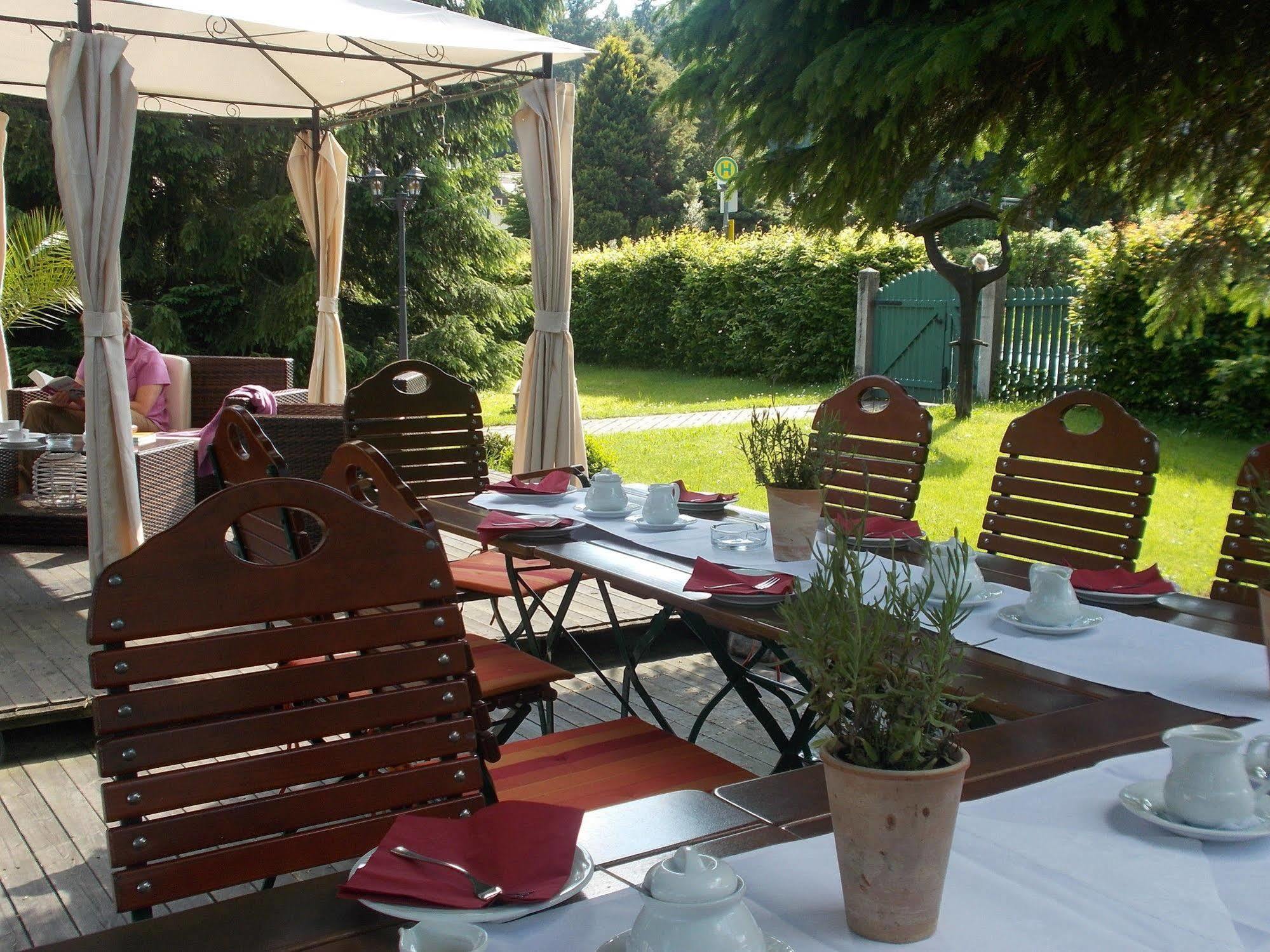 Romantik Hotel Zum Lindengarten 쿠로르트존스도르프 외부 사진